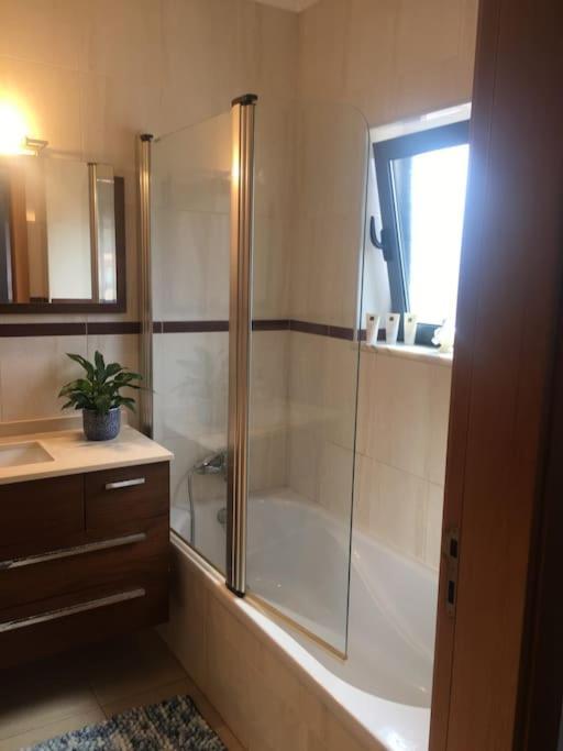 3 Bedroom With Pool In Apartment *